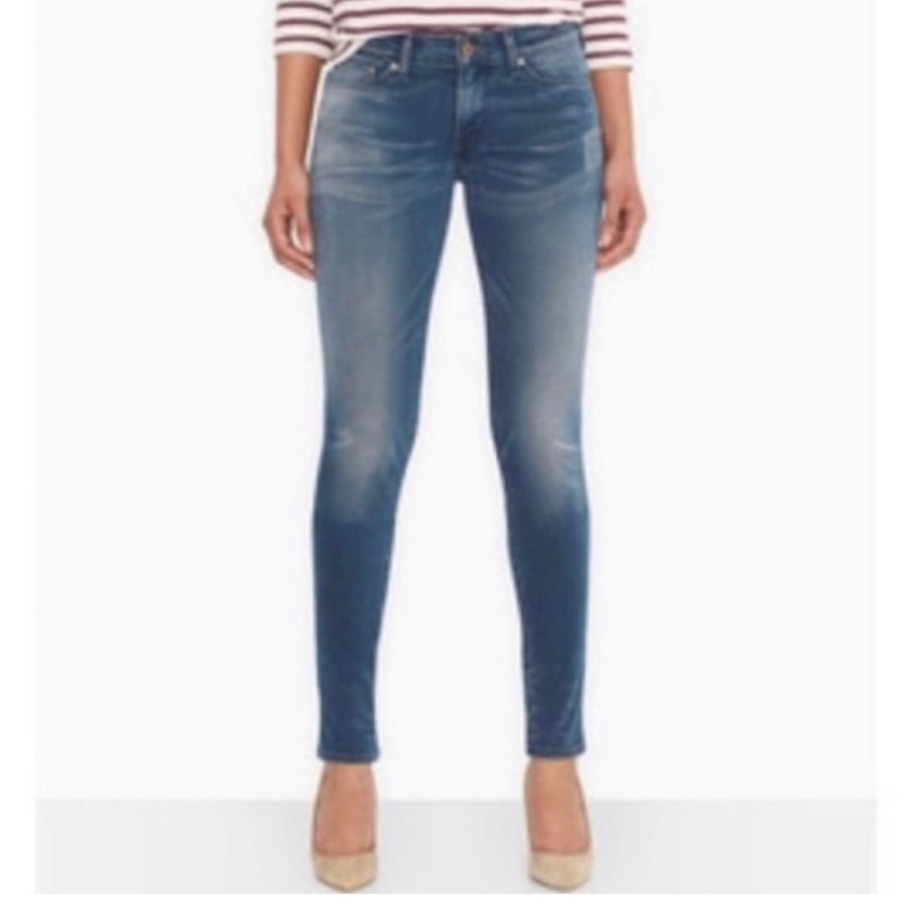 Levi’s Demi Curve in excellent condition!